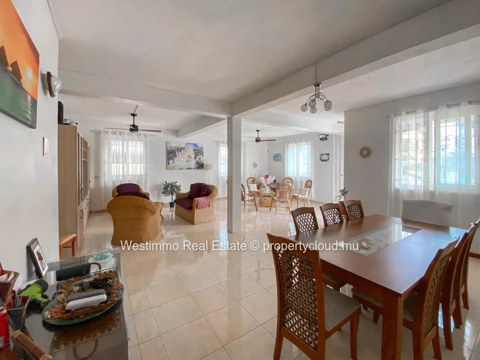 PEREYBERE - Seasonal rental 3-bedroom apartment on the ground floor of a villa