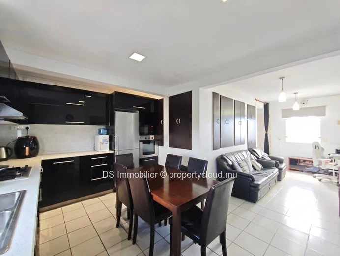 À Vendre -Appartement 2 Chambres Au Cœur De Grand Baie – Nord