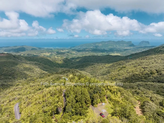 PLAINE CHAMPAGNE - TERRAIN  8900m2  COMMERCIAL