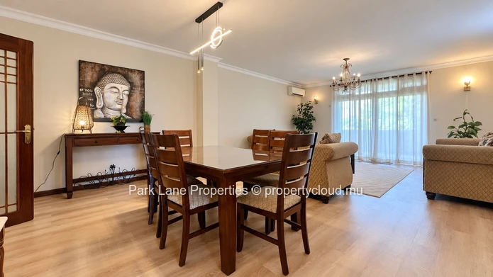 Living at the top, in the heart of Quatre Bornes!