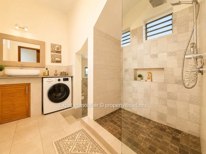 Stunning 4-Bedroom Villa with Pool for Rent at Jardin d'Anna – Flic-en-Flac