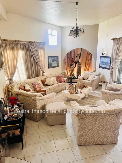 For Sale – Prestigious House in Rose-Hill at Rs
