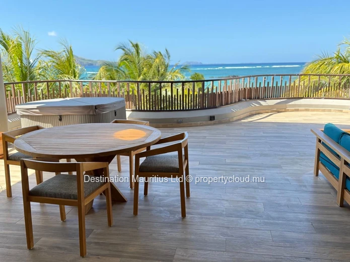 Beachfront Luxury Living with Panoramic Ocean Views