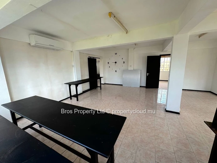 Commercial space for rent - 186 m2 | Rs 25,000/month | St Jean, Quatre Bornes (1 min walk to Metro & Bus stop)