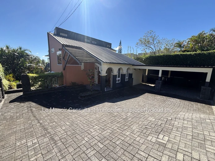 Villa de 4 chambres avec piscine à vendre à Floréal (409 m²)