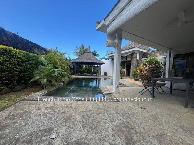 Belle villa de 4 chambres en suites, 300 M2 hab sur 760 M2 de jardin, accessible aux etrangers