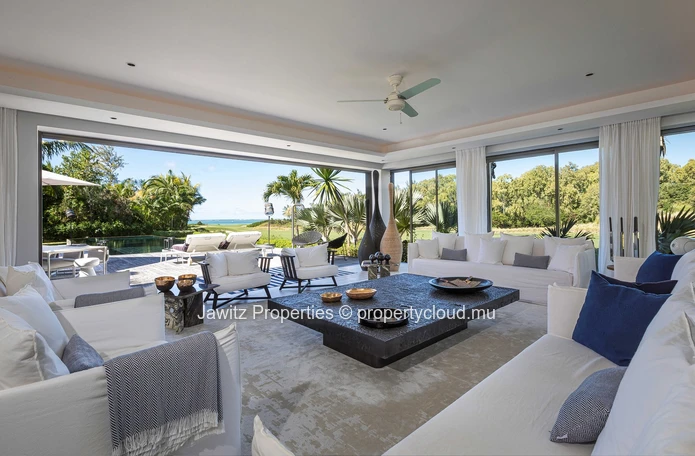 Exceptional villa ideally located in the Solaia neighbourhood with view of the lagoon