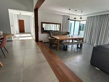6 Bedroom Villa