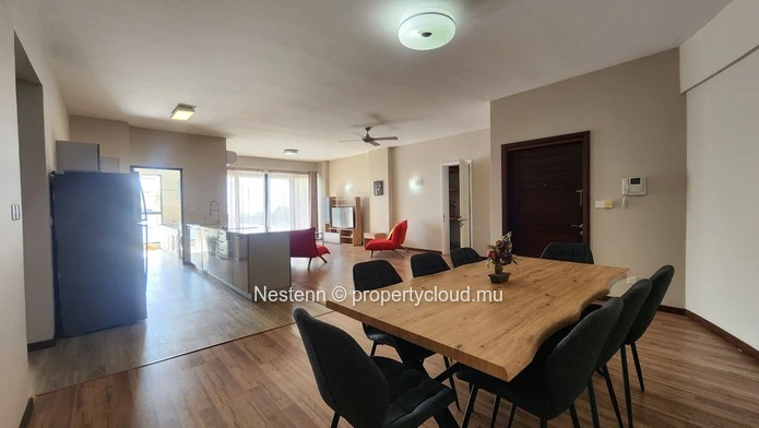 Appartement contemporain de 3 chambres à Rose Hill, climatisation, ascenseur privé et à proximité des commodités. Un ...