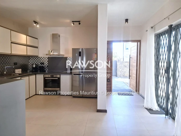 A Vendre : Villa Moderne De 4 Chambres -  Trou Aux Biches 