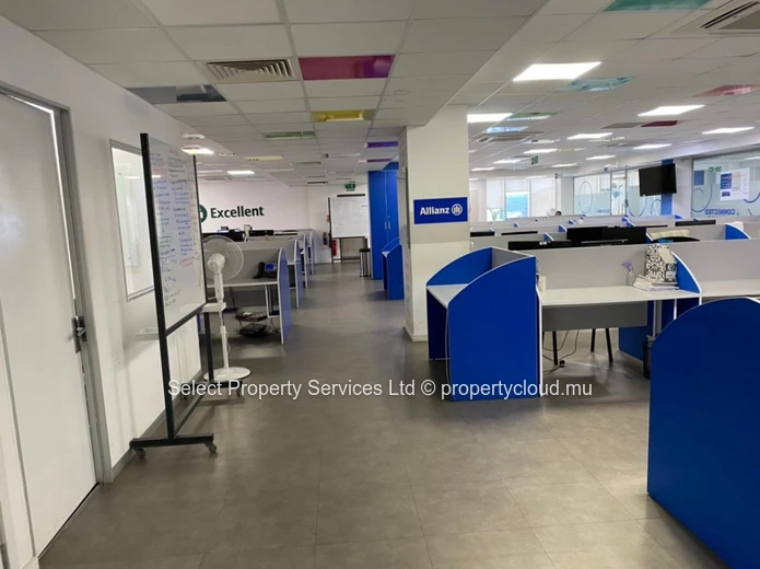 Espaces de bureaux meublés  à louer à Ebène