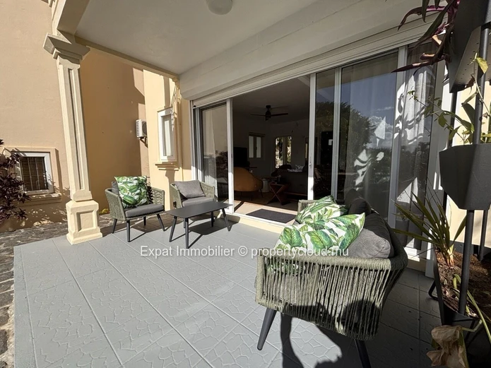 Contemporary 3-Bedroom Duplex Overlooking The Lagoon And Coin De Mire – Calodyne