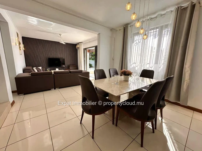 2-Bedroom House for Rent in Péreybère – Private Pool, Security & Convenient Location Near Chemin Le Flamant