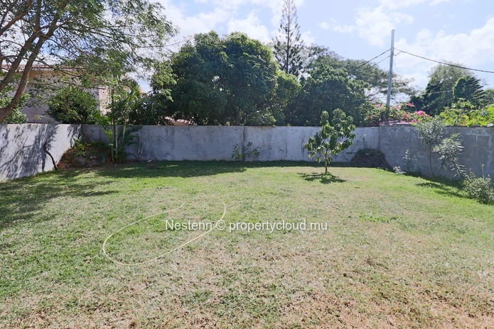 Modern 3-bed house in a beautiful spacious garden