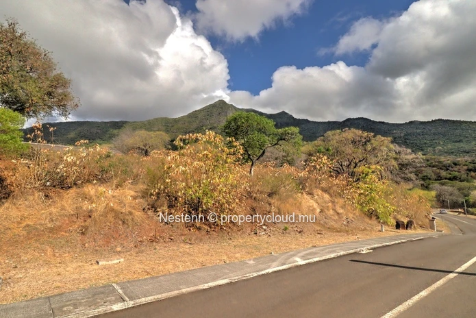Beautiful residential plot of 2157 m2 offering sea 