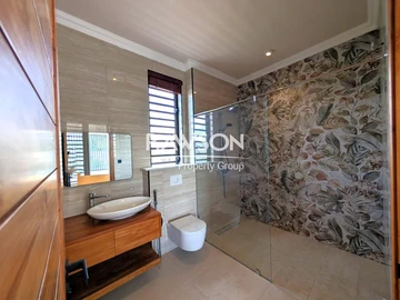 4 Bedroom Villa