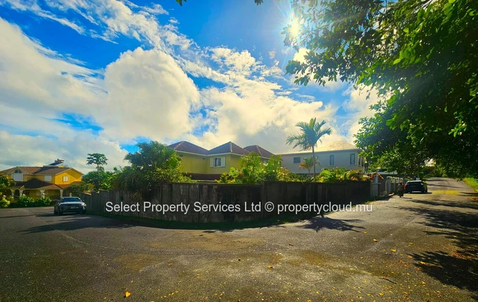 Charming spacious 4 Bedroom House for Sale in Floreal