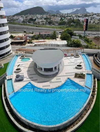 Spacious 3-Bedroom Sky Garden Apartment for sale with Panoramic Mountain View – Trianon