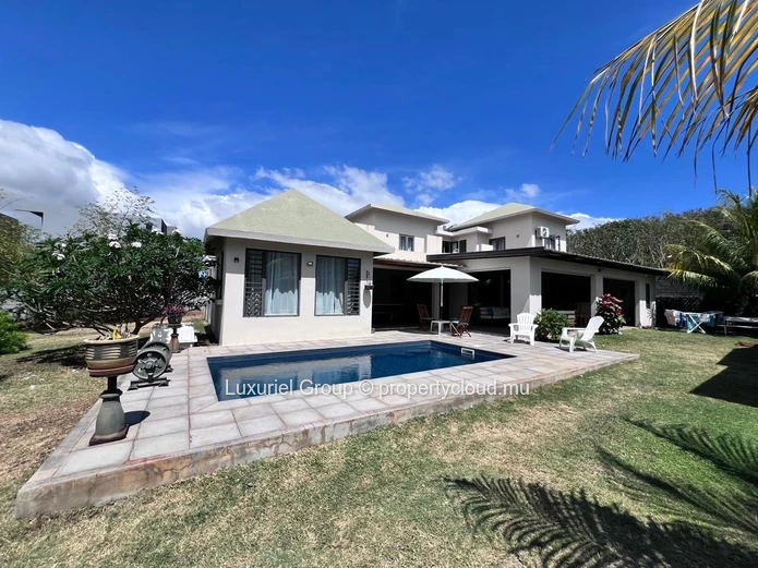 Raffinement Et Confort – Villa Moderne Avec Dépendance Et Piscine Au Sel