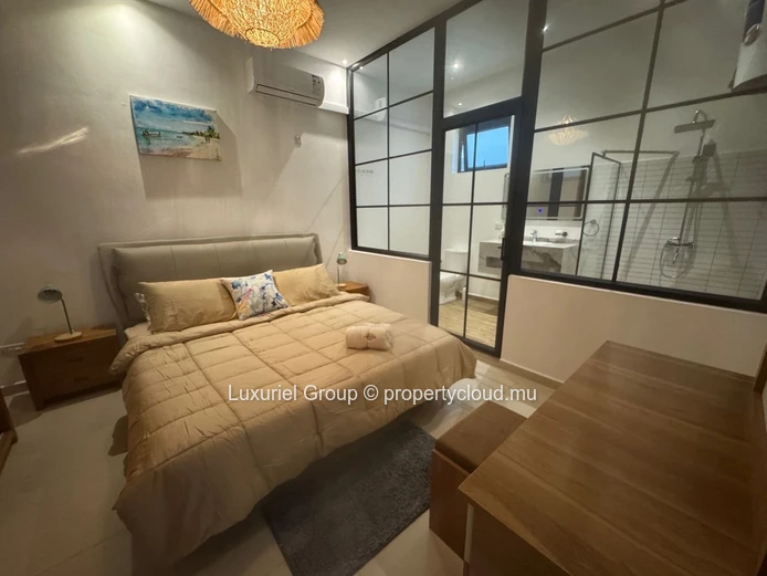 Villa contemporaine avec jacuzzi à Trou aux Biches