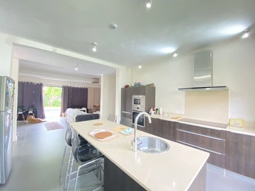 4 Bedroom Villa