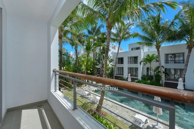 For sale: 3-bedroom en suite apartment accessible to foreigners in Pereybere, 2 minutes walk from the beach.