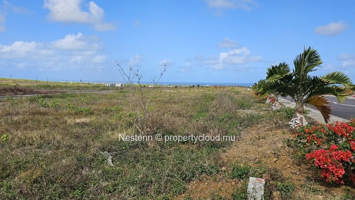 Terrain commercial et résidentiel avec vue imprenable sur la mer et la montagne 429 m² (10,12 perches) à Morcellement...