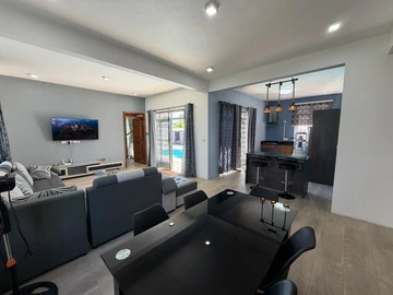 5 Bedroom House
