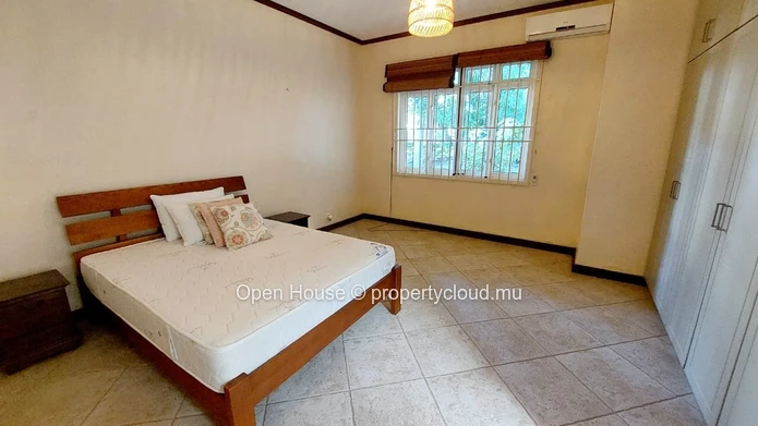 Elegant 4-Bedroom Residence for Rent in Bain Boeuf
