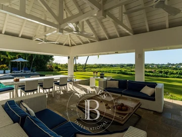 6 Bedroom Villa