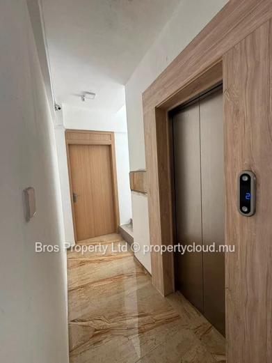 Rs | Modern & Furnished 2 Bedroom Apartment for Sale in Vandermesch, Rose Hill | 80 m2