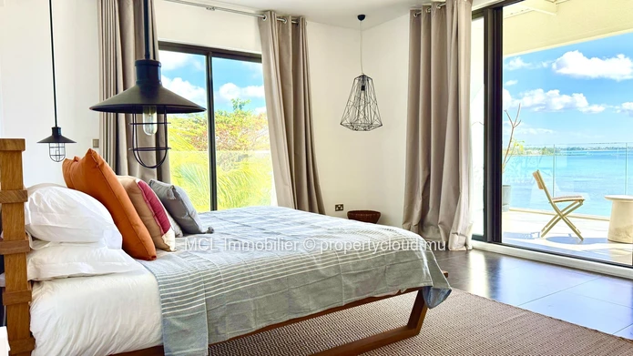 Luxury Beachfront Penthouse, Pereybere.