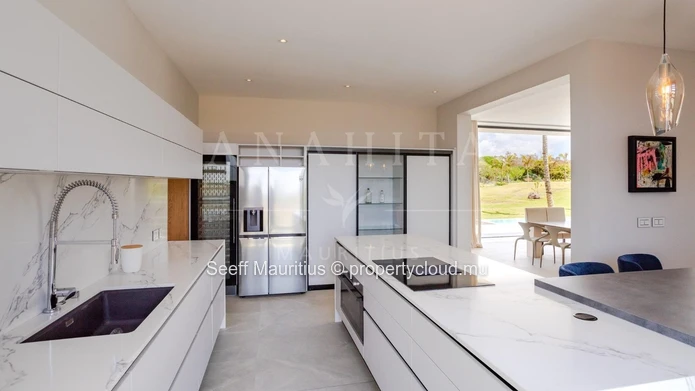 Une icône architecturale unique avec vue panoramique sur le golf et l'horizon