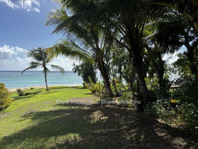 Villa En Front De Mer Avec Accès Direct À La Plage – Péreybère