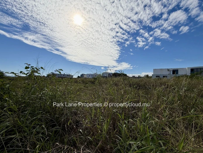 Beau terrain dans Magenta Parkside