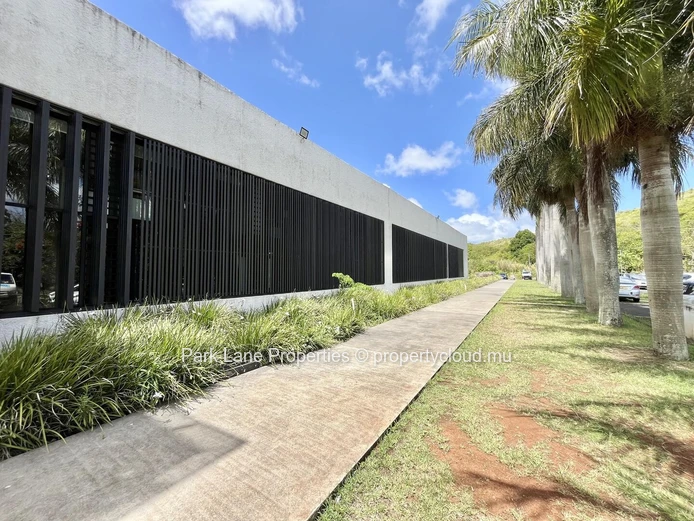 Bureaux modernes  à Phoenix – Rez-de-chaussée + Mezzanine – emplacement stratégique et cadre verdoyant