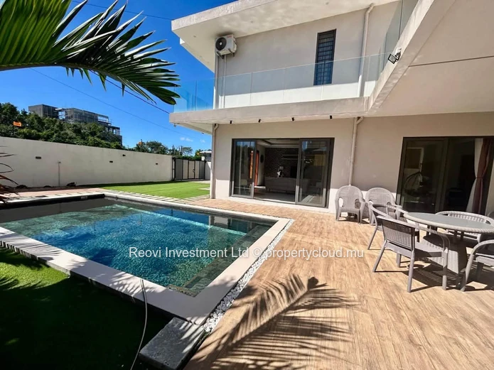 Villa Spacieuse et Moderne de 4 chambres à Grand Baie avec Piscine