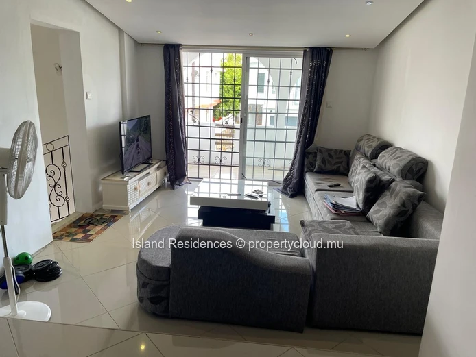 Furnished apartment with 3 bedrooms, a large covered terrace and parking space