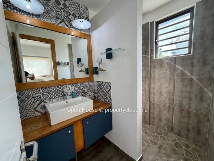 3-Bedroom G+2 Apartment for Sale in Pereybere