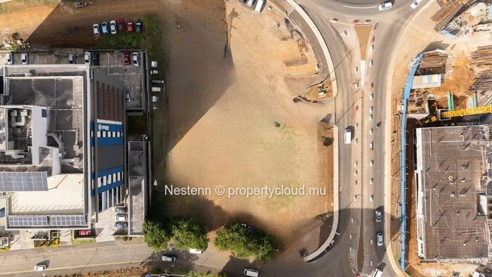 Building plot in a prime location - Ebène - Parking - Potential building