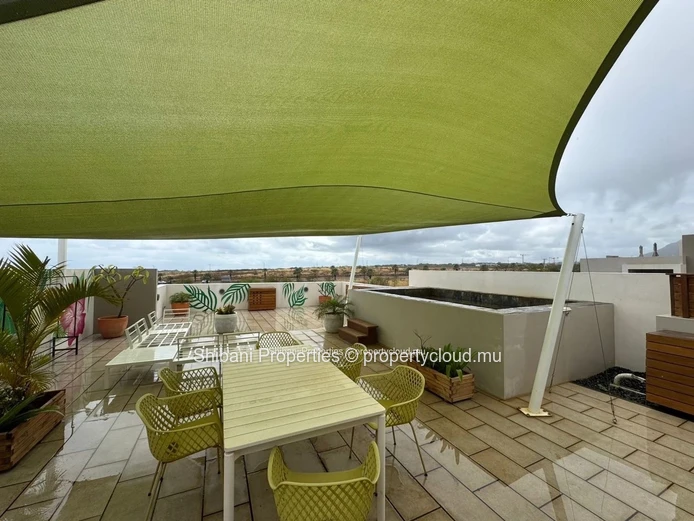 Appartement au Dernier Étage avec Toit-Terrasse Privé
