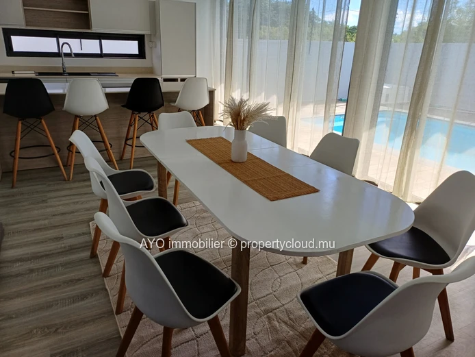 Exclusive property on sale -modern 4 beds home with pool in Pereybere