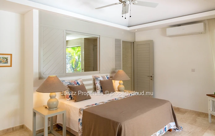 A Grand Sanctuary of Luxury: Expansive 5-Bedroom Villa with Stunning Views & Serene Privacy