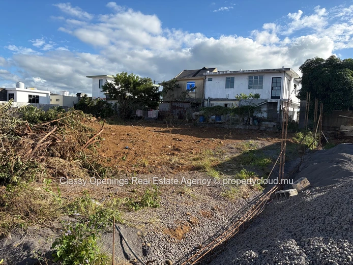 Terrain 372 m² à La Marie — proche arrêt de bus, écoles, commerces