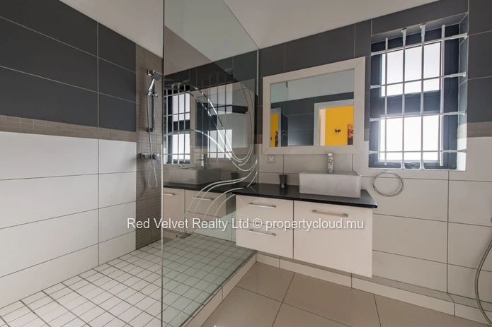 Luxury Beachfront Apartment for Rent in Flic en Flac | Ocean Views