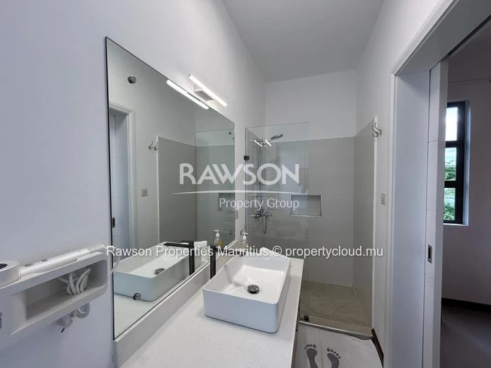 À LOUER – Appartement 3 chambres avec rooftop privé | Flic en Flac