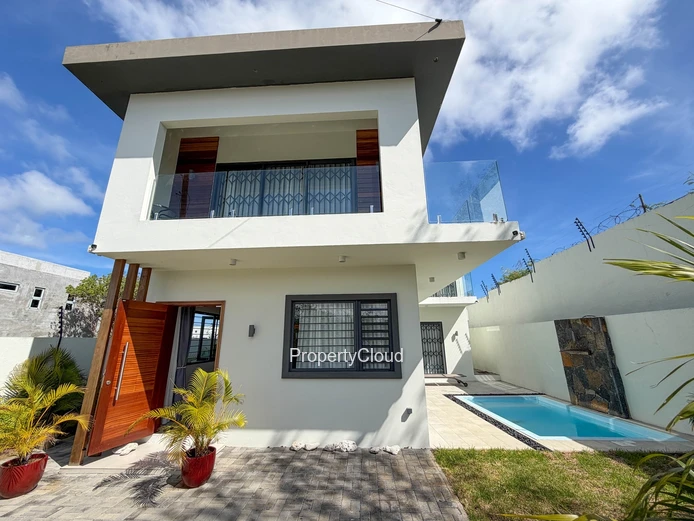 À Louer - Villa De 4 Chambres  - Pereybère