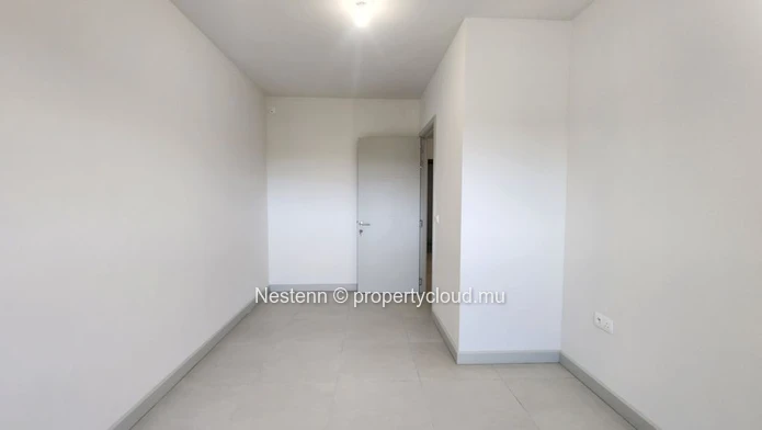 Appartement moderne d'une chambre à coucher à l'Avenir avec vue sur la montagne, balcon, climatisation et parking séc...