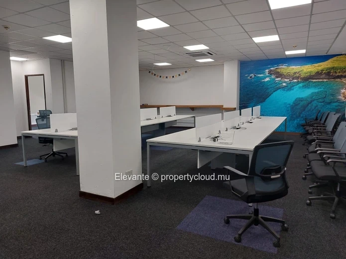 Bureau à Louer – 413m² | Ébène