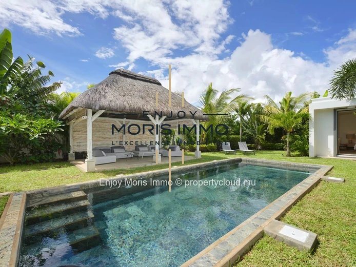 Contemporary villa for sale in Grand Baie – Mauritius – 3 suites + independent studio – Pool – Secured residence